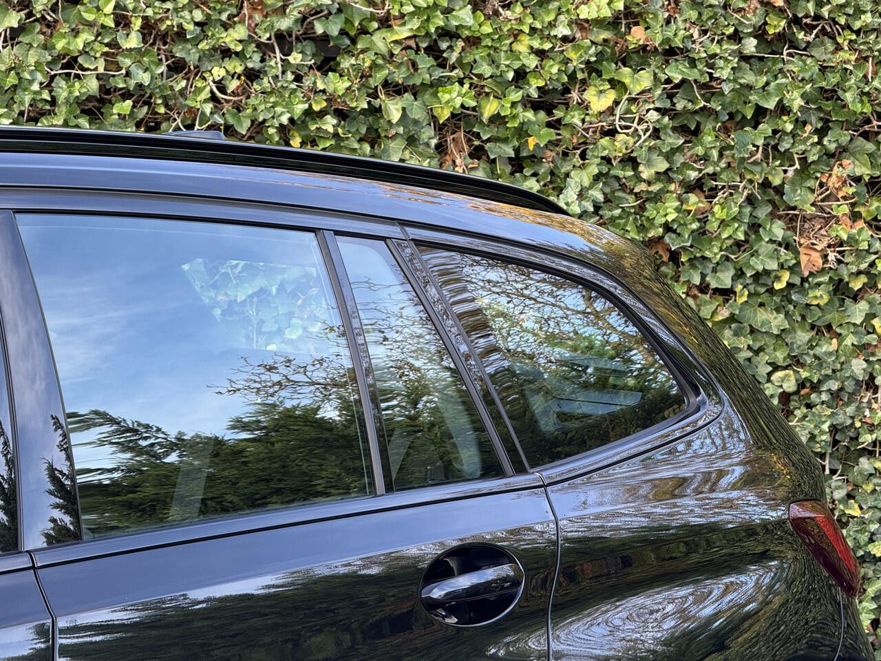 BMW 3-SERIE Touring 330e M-Sport | Panorama | Trekhaak | 19" | Driving Ass. | 360 Cam | Memory Stoel