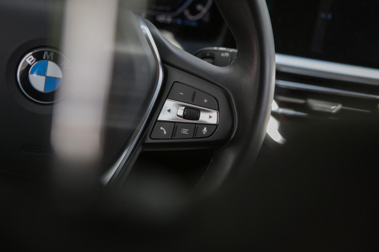 BMW 3-SERIE 330e Sport Line