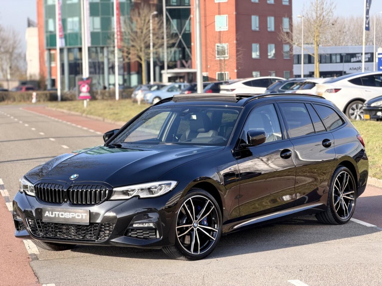 BMW 3-SERIE Touring 330e xDrive M-Sport Pano Laser Memory HUD