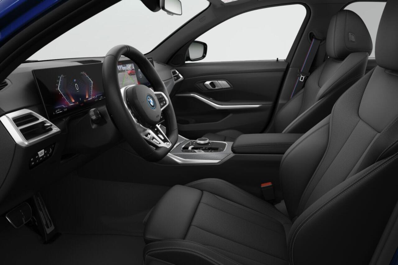 BMW 3-SERIE Sedan 330e | M Sport Pro | Comfort Pack | Glazen dak | Adaptieve LED koplampen | Active Cruise Control