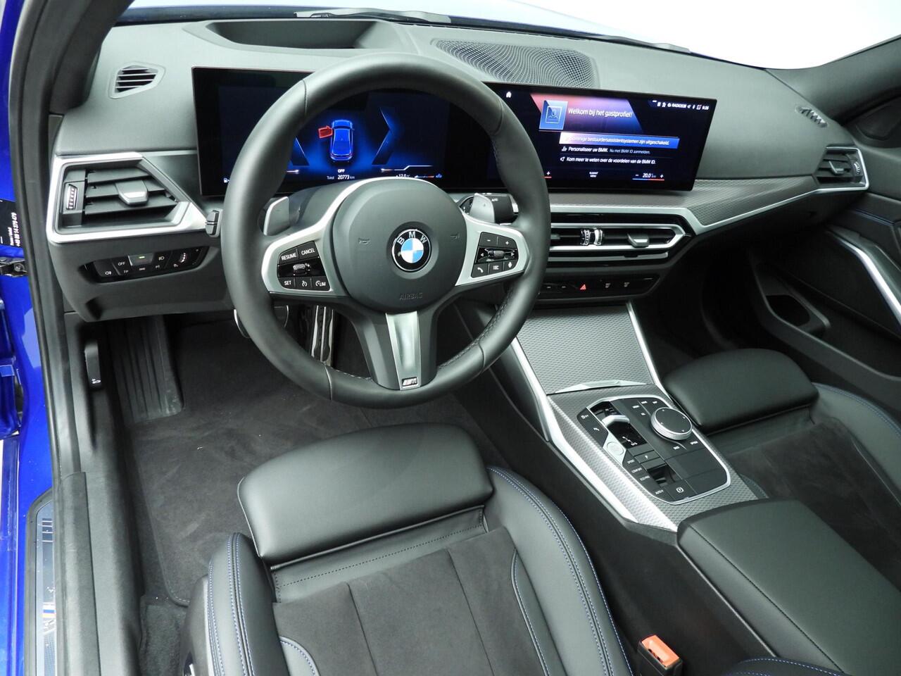 BMW 3-SERIE Sedan 330d xDrive | M-Sportpakket | LED | Navigatie | Schuifdak | Elektr. zetels | Sportstoelen | DAB | Hifi speakers | Alu 18 inch