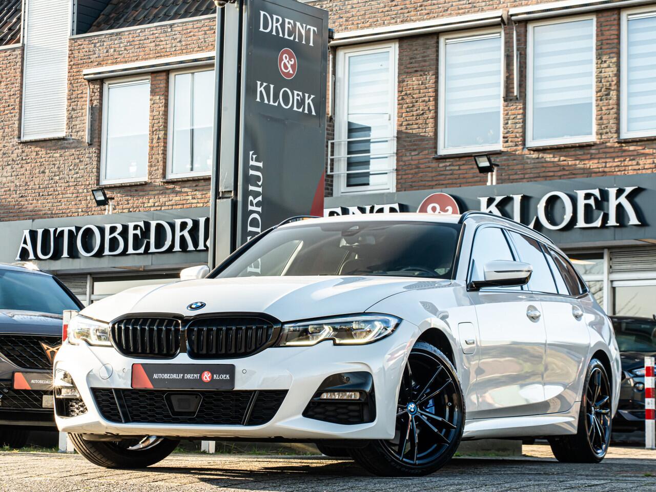 BMW 3-SERIE Touring 320e M-Sport Business Edition Plus PANO LASER 19 INCH CAMERA SHADOW LINE TREKHAAK DODEHOEK