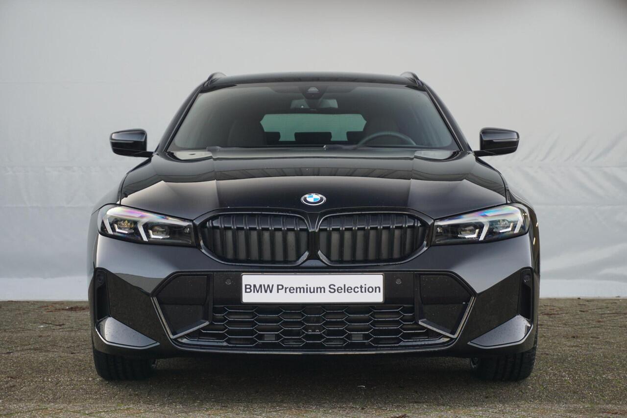 BMW 3-SERIE Touring 330e M Sport Pro | Trekhaak / Harman Kardon / Elektrische Stoelen met geheugen / Comfort Access