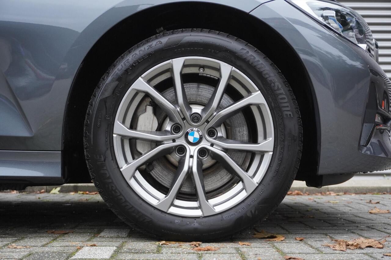 BMW 3-SERIE Touring 330e Business Edition Plus | Model Sport Line | Elektrisch verwarmde voorstoelen | BMW Laserlight