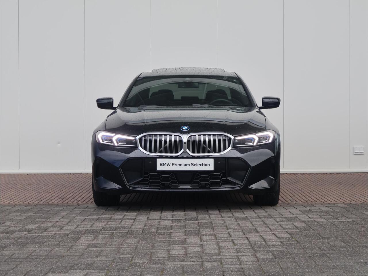 BMW 3-SERIE 330e xDrive M-Sportpakket / Harman Kardon / Elektrisch Verstelbare Stoelen / Active Cruise control / Schuif - Kanteldak / 19 '' /