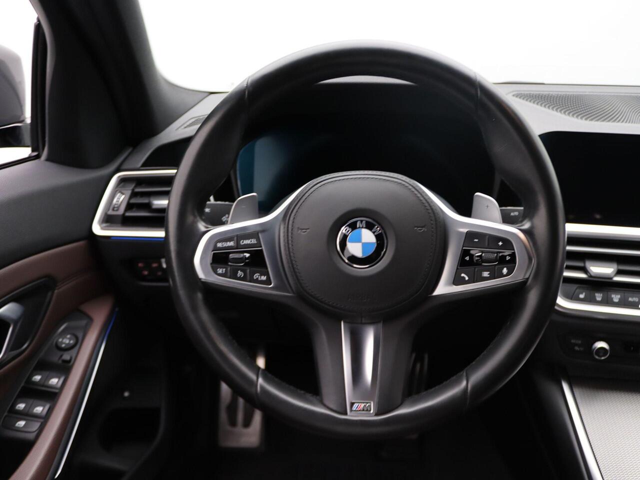 BMW 3-SERIE Sedan 330e High Executive | M Sportpakket | LED | DAB | 19''