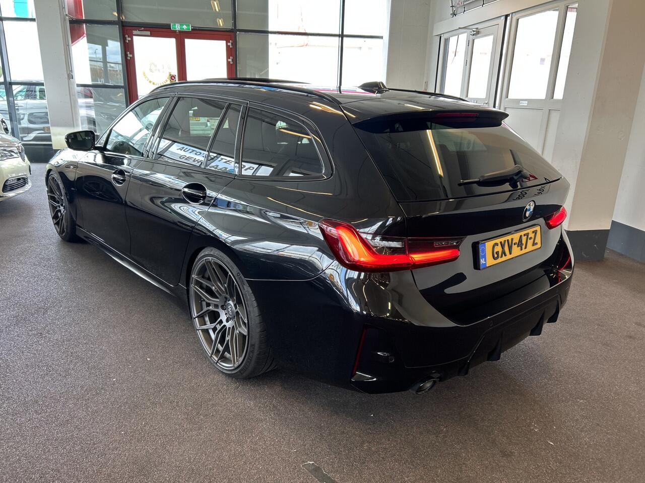 BMW 3-SERIE Touring 318i M Sport | Panoramadak | Fabrieksgarantie | 20''INCH | Verlaagd | Lederen bekleding | Afneembare trekhaak | Cruise control | Climate control | Lane assist | Apple carplay | Full LED