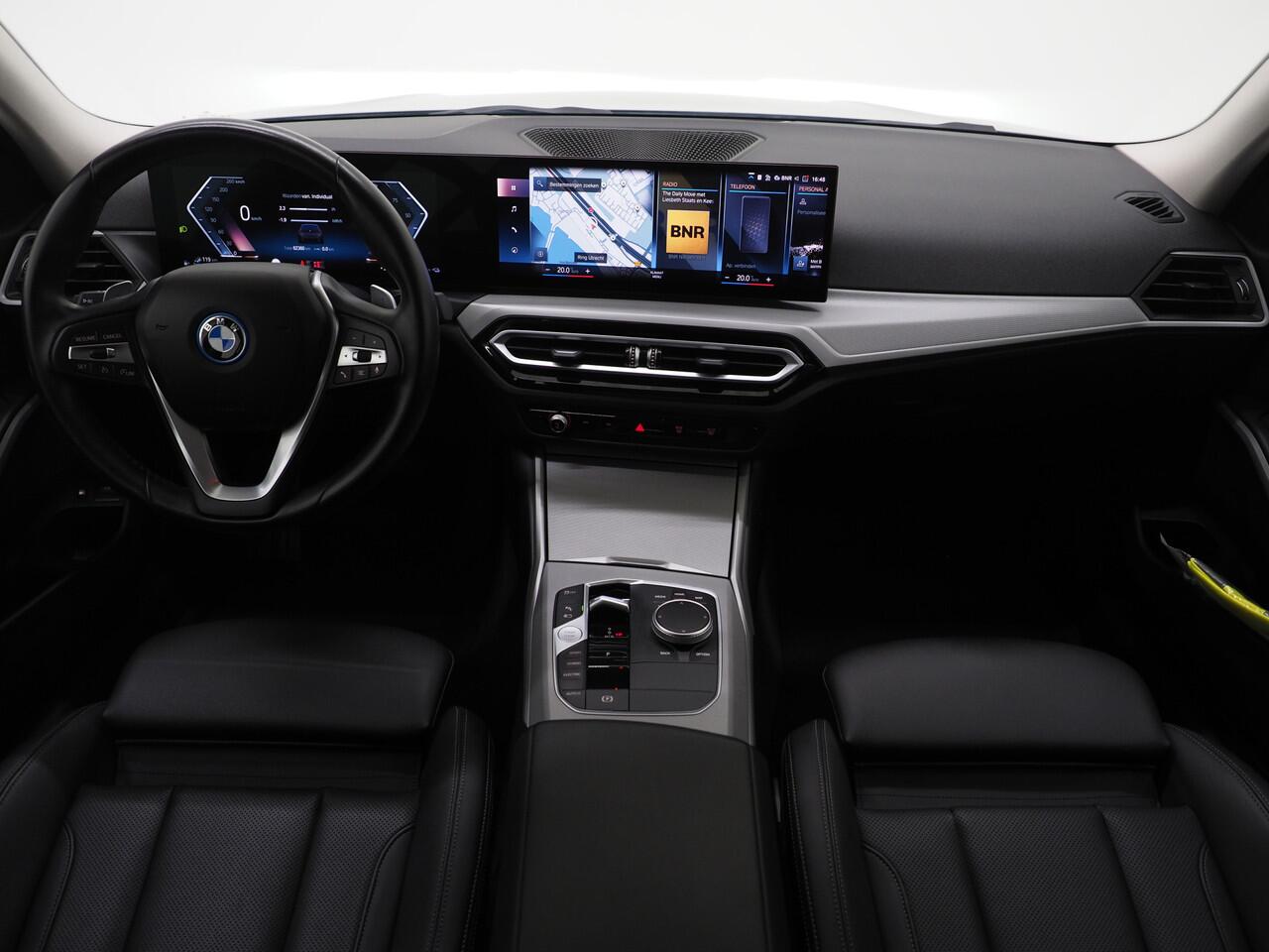BMW 3-SERIE Touring 320e LCI Shadow Line | Nieuw Model | Keyless | Camera | BLIS | Widescreen | Carplay | Cruise | DAB | LED