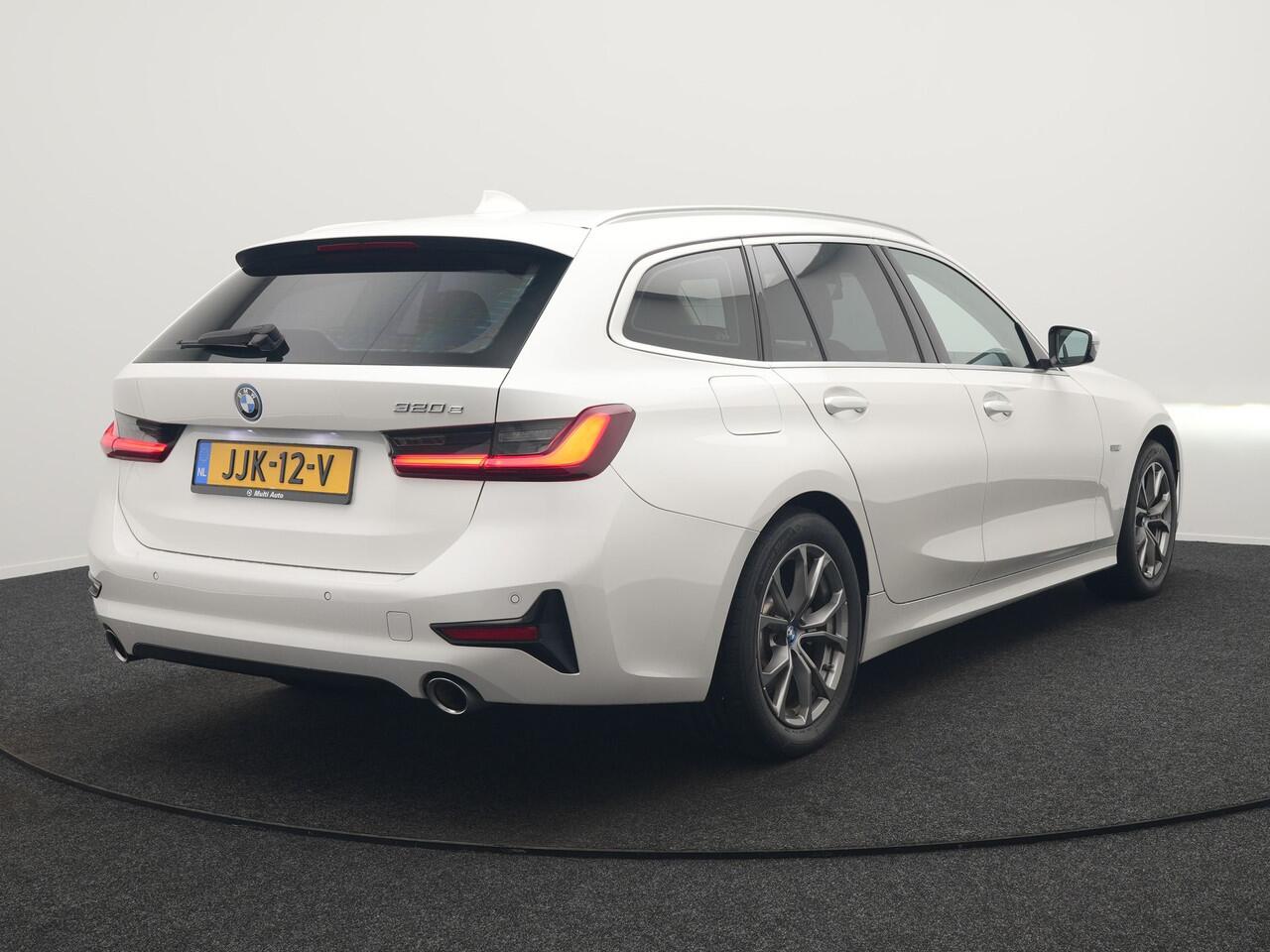 BMW 3-SERIE Touring 320e Sportline Plug In Hybrid 204pk Dealer O.H PHEV | Lederen Sportstoelen Verwarmd | Sfeerverlichting | Apple Carplay | Navigatie | Cruise Control | Virtual | DAB |