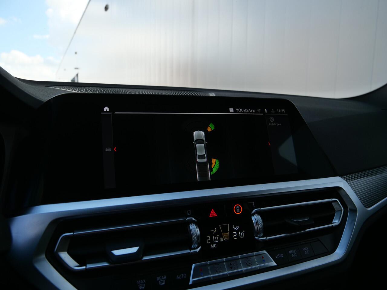 BMW 3-SERIE 320i 184pk Business Edition Automaat M-Sport / Apple Carplay / Navigatie
