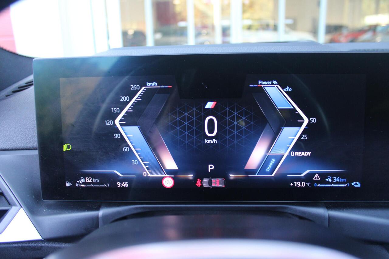 BMW 3-SERIE Touring 320e 205PK M-SPORT | PANORAMISCH SCHUIF/KANTEL DAK | M-SPORT PAKKET INTERIEUR/EXTERIEUR | SFEER VERLICHTING | ELEKTRISCH BEDIENBARE VOORSTOELEN MET GEHEUGEN OP DE BESTUURDERSSTOEL | STOEL VERWARMING | HEAD UP DISPLAY | CRUISE CONTROL | NAVIGATIE |