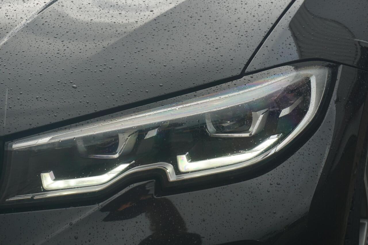 BMW 3-SERIE Touring M340i xDrive High Executive M Sport Plus Pack 19'' / Panoramadak / Harman Kardon / Head-Up Display / Elektrisch verstelbare stoelen / Trekhaak