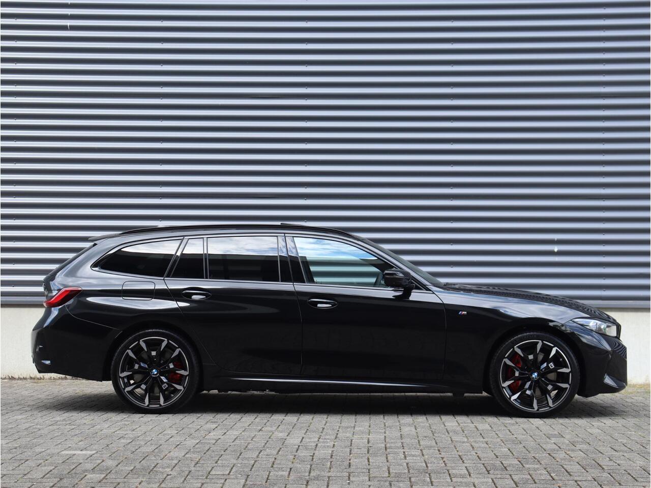 BMW 3-SERIE Touring 330e | High Executive | M Sportpakket Pro | Panodak | Trekhaak | Adaptive Cruise Control | Innovation Pack | Head-Up | Parking Assistant Plus | 19'' LMV