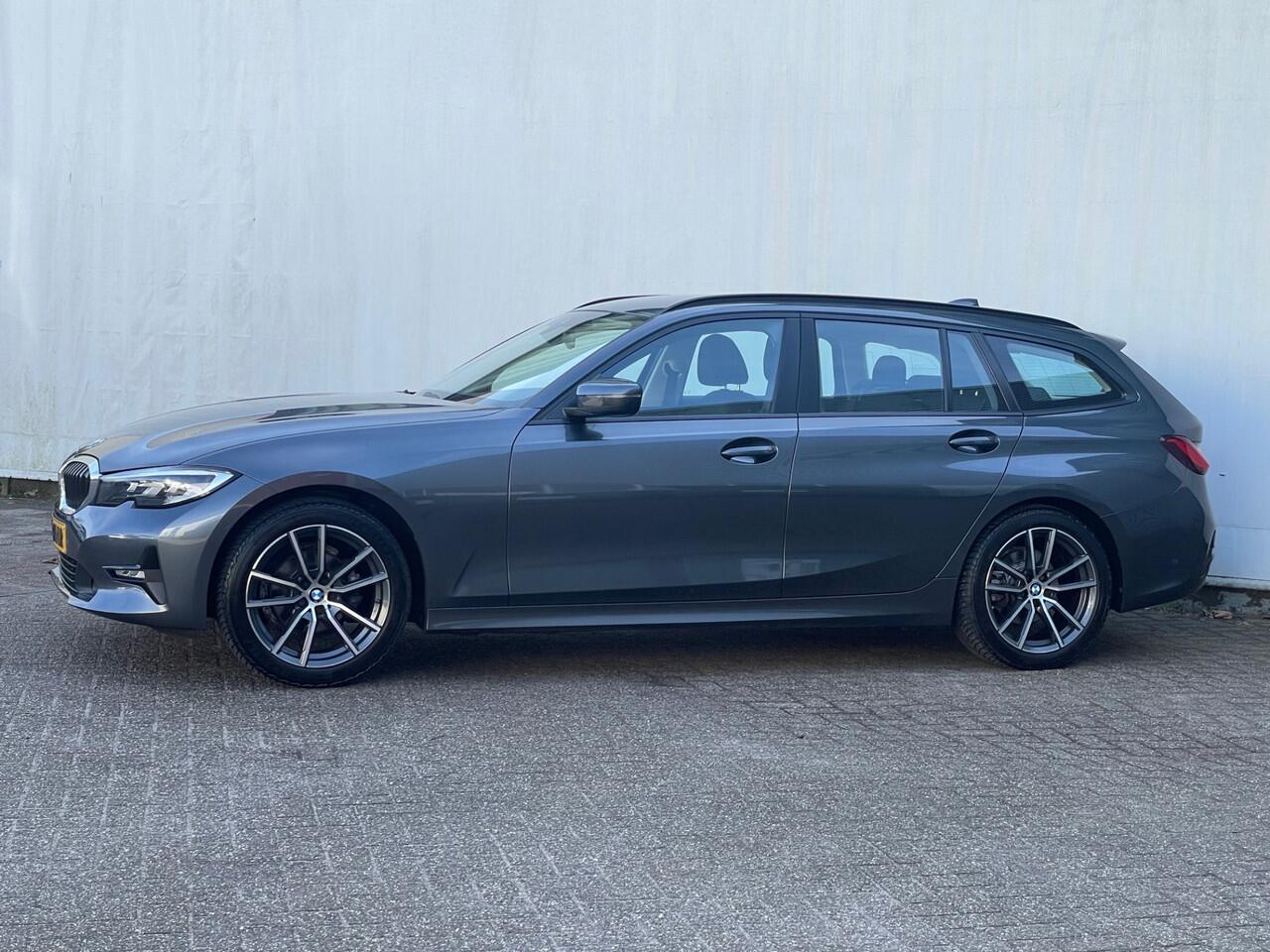 BMW 3-SERIE Touring 318i Exec. Ed. / Trkhk /18inch vlg/ Carplay