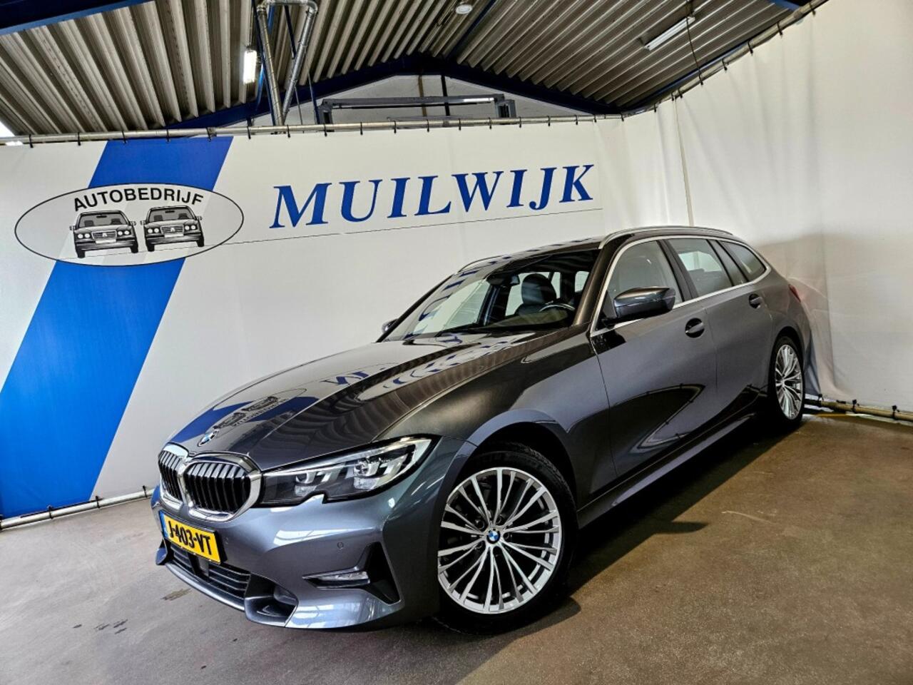 BMW 3-SERIE Touring 318i Executive Edition / Trekhaak / Full LED / NL Auto