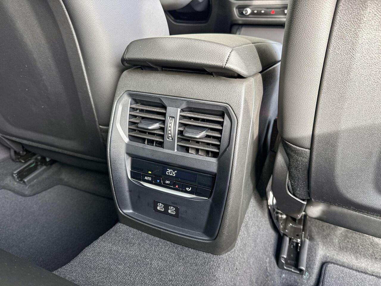 BMW 3-SERIE Sedan 330e M Sportpakket Pro / Comfort Pack / Elektrisch glazen schuif-/kanteldak / HiFi System