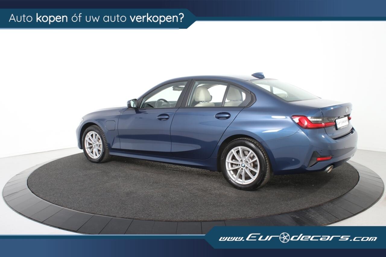 BMW 3-SERIE 330e Business Edition Plus *1ste Eigenaar*Navigatie*Park assist*