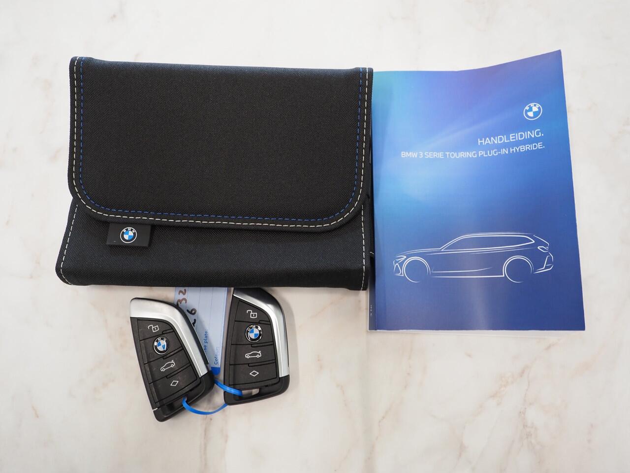 BMW 3-SERIE Touring 320e LCI Shadow Line | Nieuw Model | Widescreen | Carplay | Leder | Cruise | DAB | LED | PDC