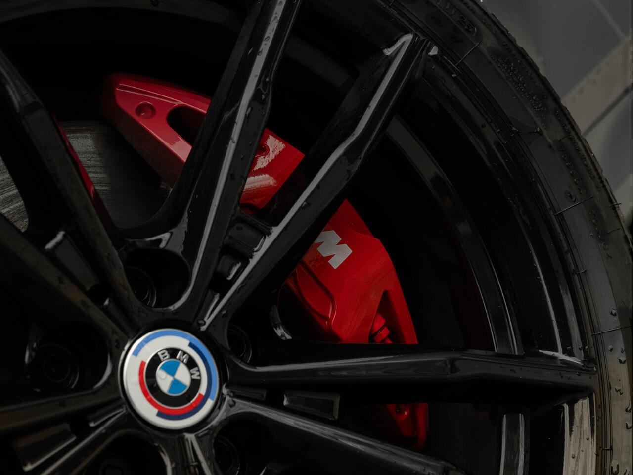 BMW 3-SERIE Touring 330e xDrive - M-Sport Pro - Individual In+Exterieur - Pano - Trekhaak - Memoryzetel