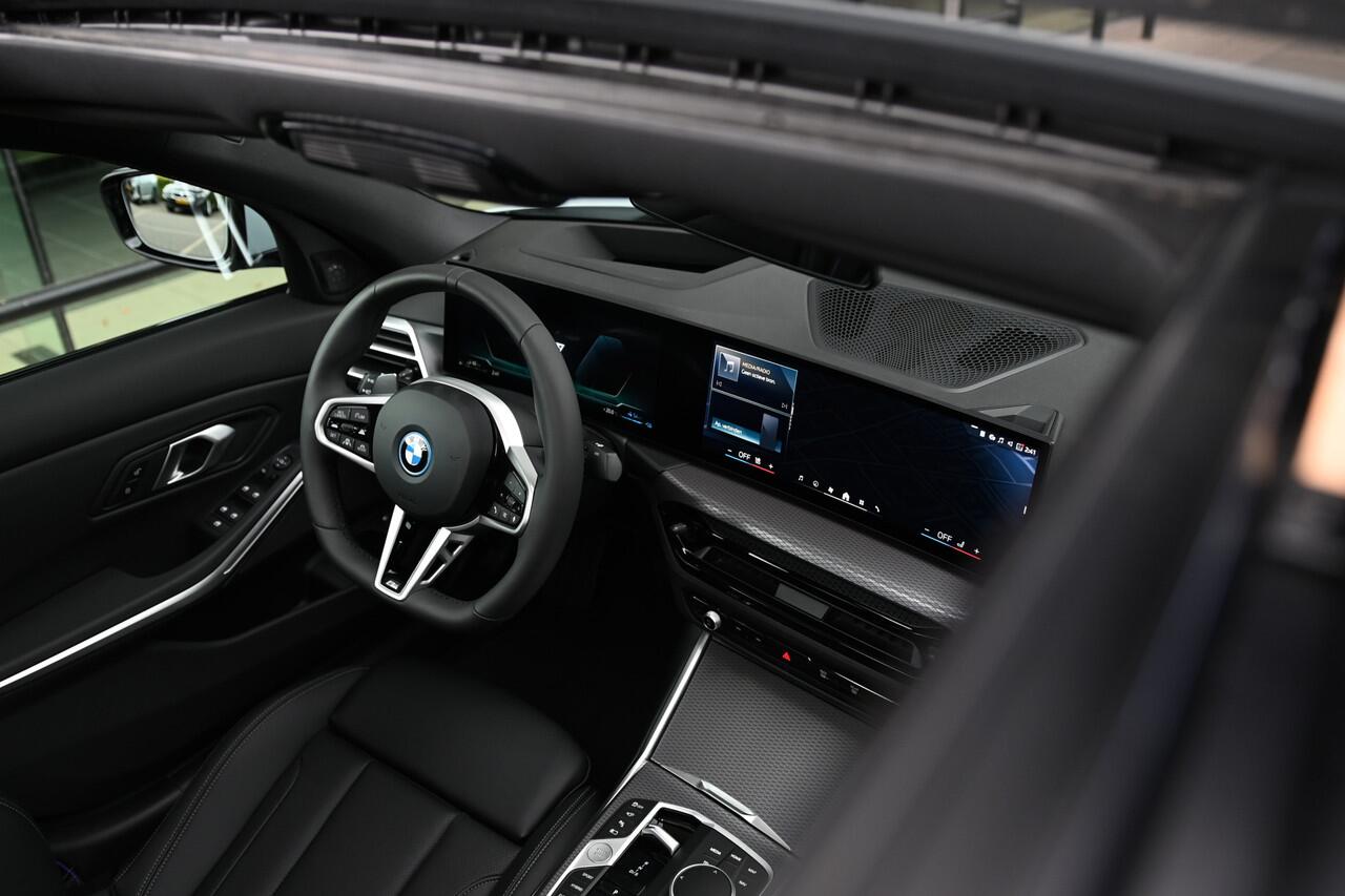BMW 3-SERIE 330e High Executive M Sport Automaat / Schuif-kanteldak / Sportstoelen / Adaptieve LED / Comfort Access / Parking Assistant Plus / Stuurverwarming