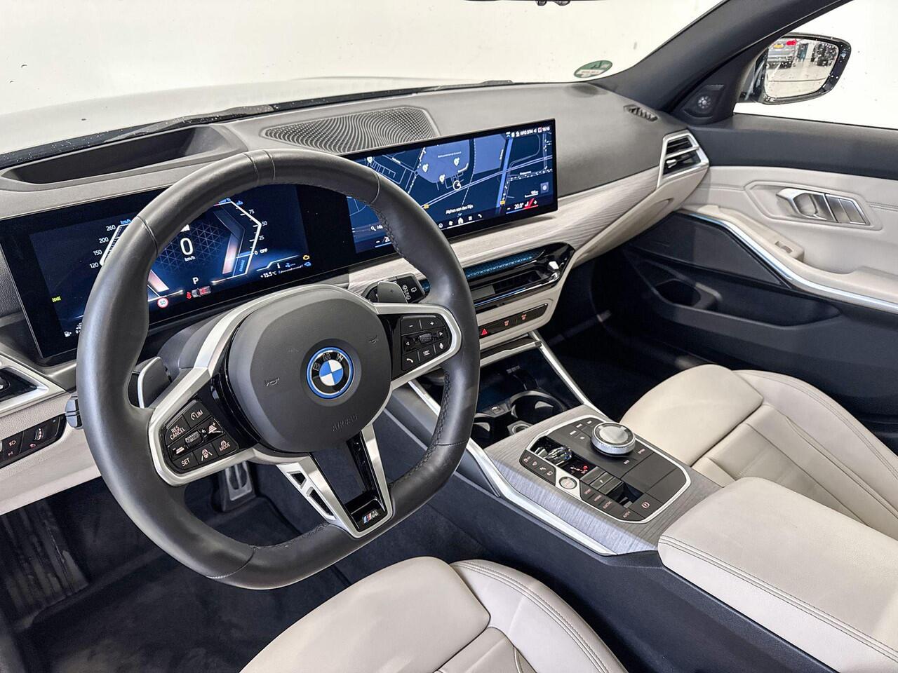 BMW 3-SERIE Touring 330e xDrive Innovation Pack M Sportpakket Pro Aut.