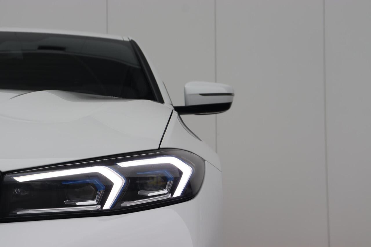 BMW 3-SERIE 330e M Sportpakket/ 19 inch LM/ Sportstoelen/ Cruise Control/ Stoelverwarming