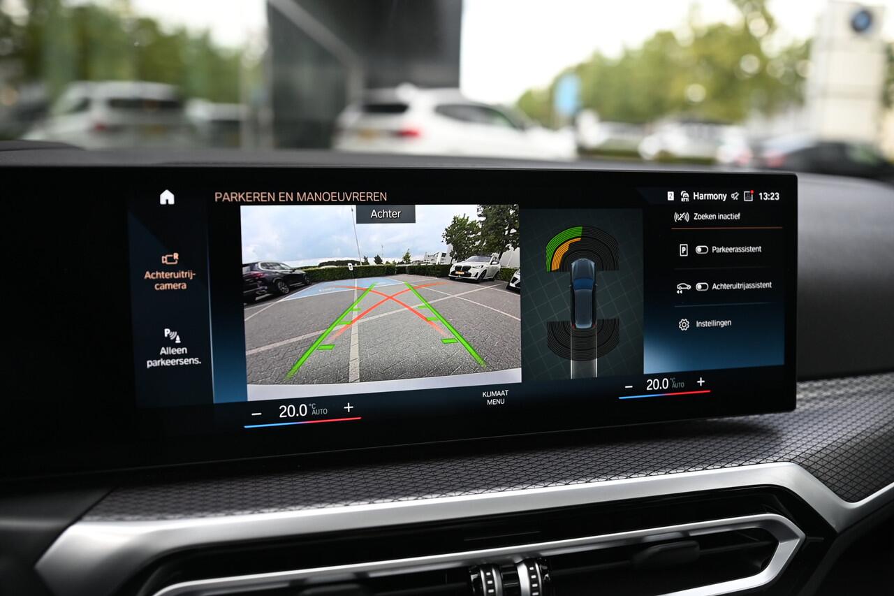 BMW 3-SERIE Touring 330i M Sport Automaat / Panoramadak / Sportstoelen / Adaptieve LED / Achteruitrijcamera / M Sportonderstel / Parking Assistant / Live Cockpit Professional