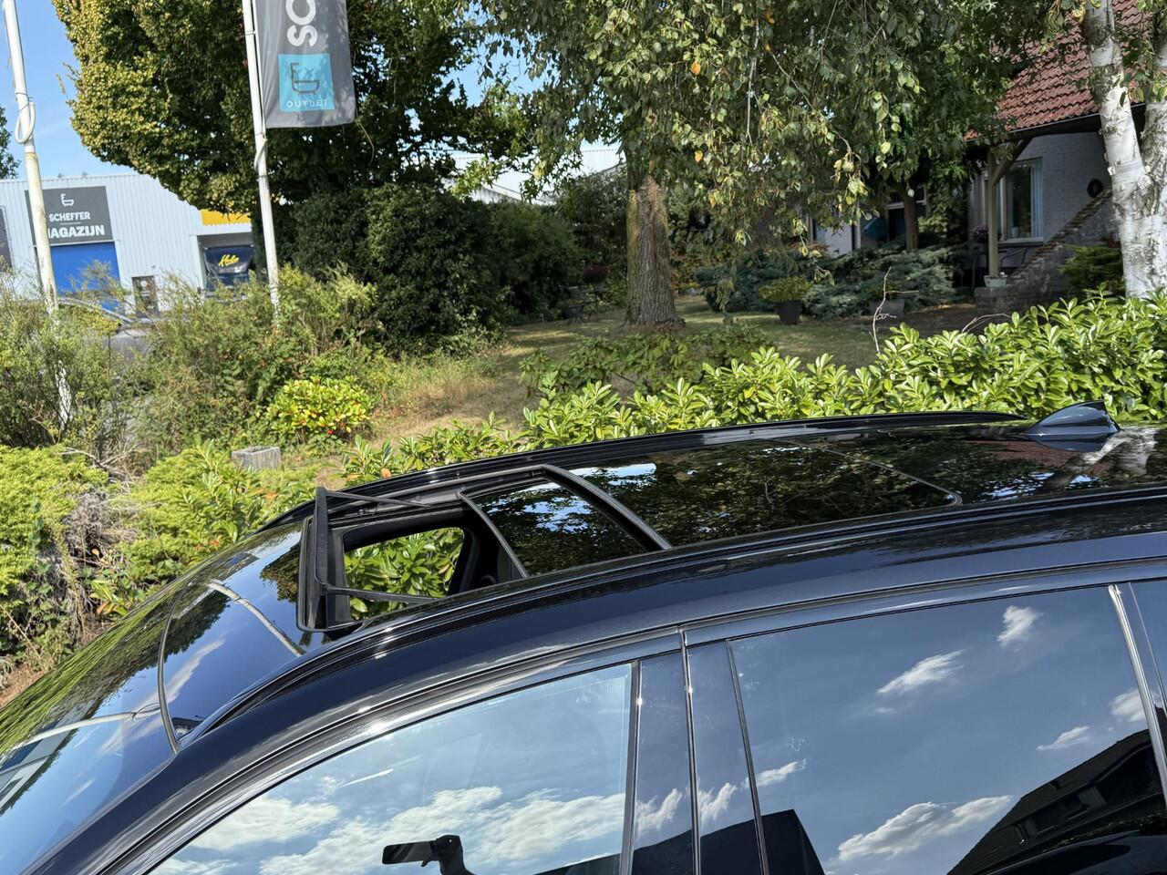 BMW 3-SERIE 330i Touring M-Sport 258PK ACCoPanooTrekhaakoLaser