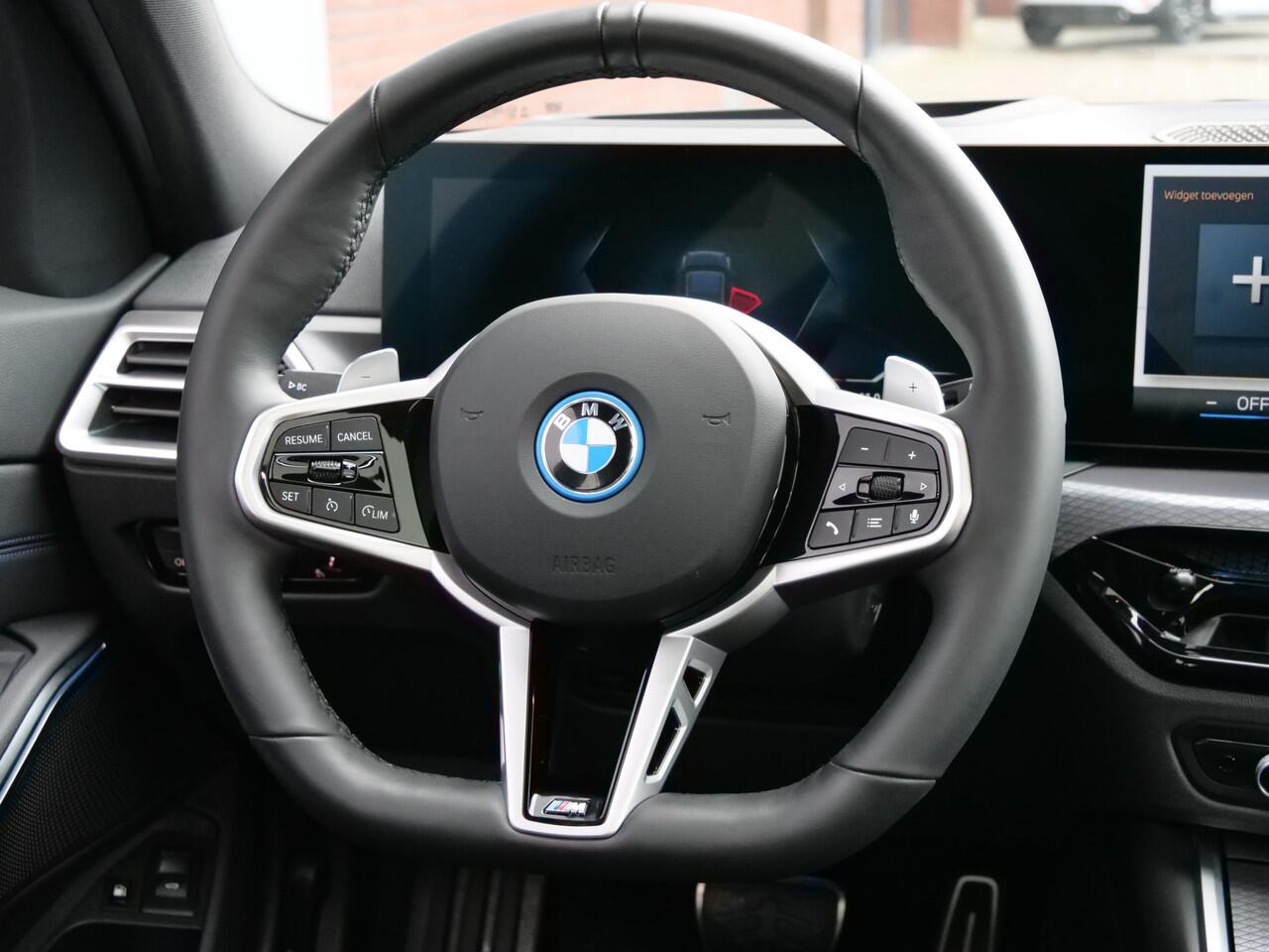 BMW 3-SERIE Touring 330e 292 Pk Automaat M Sportpakket Pro Schuifdak / Apple Carplay / Head-Up / Keyless