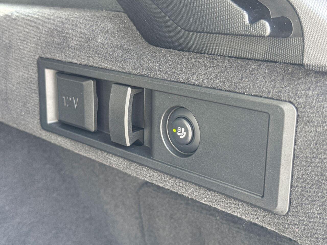 BMW 3-SERIE Touring 318i M Sportpakket / 18 inch / Trekhaak / Achteruitrijcamera