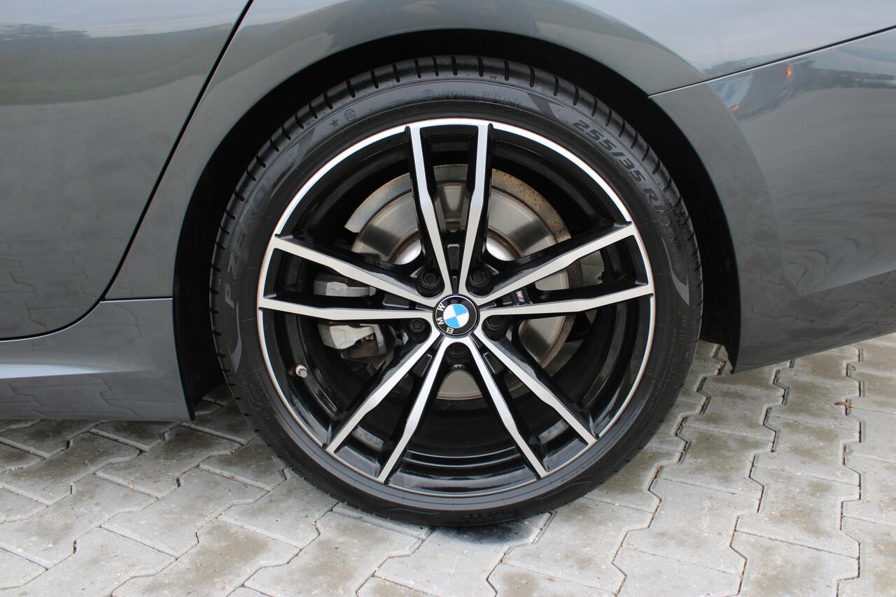 BMW 3-SERIE Touring 330i xDrive M-sport Business Edition Plus | Incl. 12 maanden garantie | Cruise control | Climate control | Apple carplay/Android auto | Schuif/kantel dak | Uitklapbare trekhaak | Stoel/stuurverwarming |