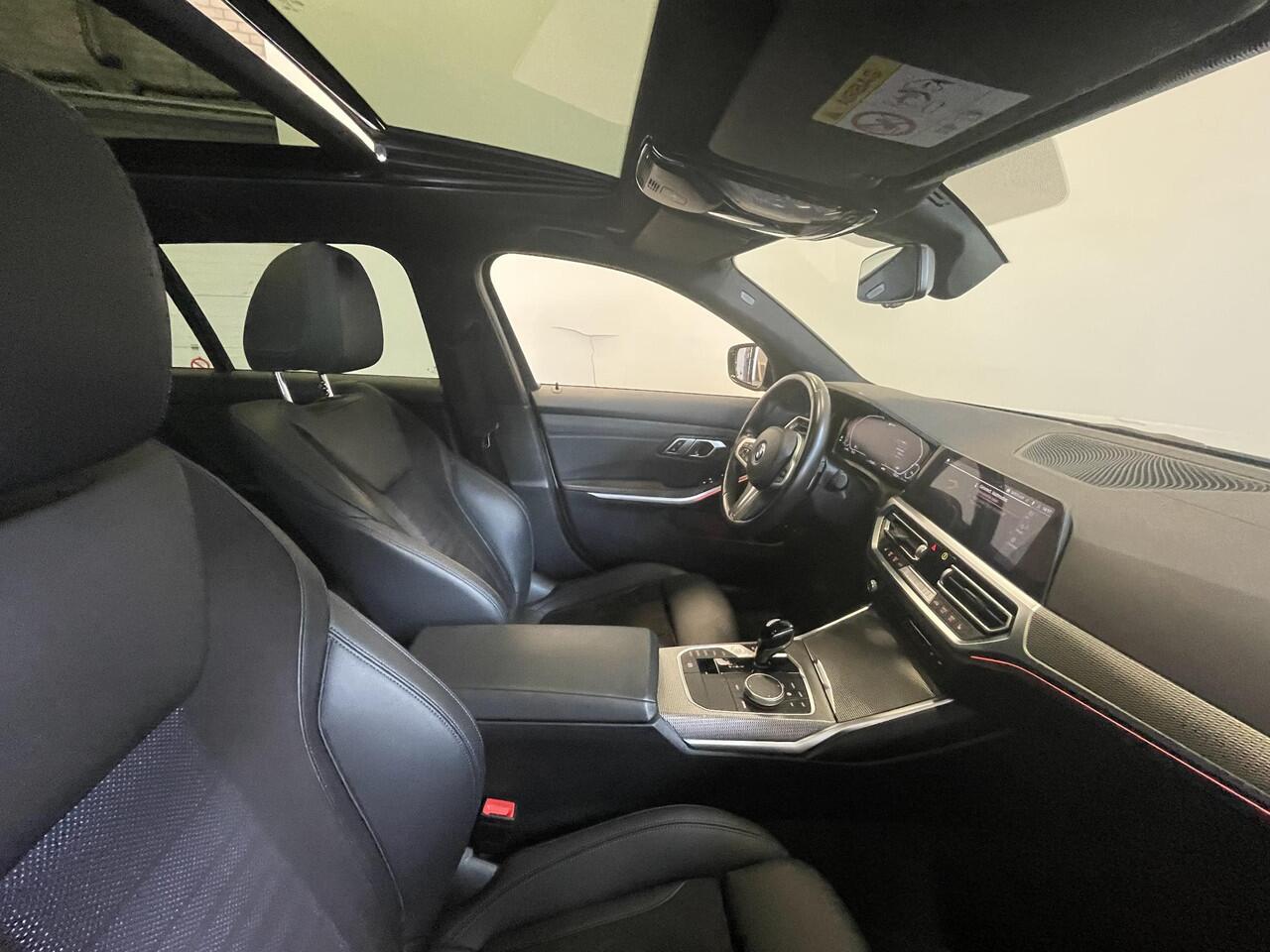 BMW 3-SERIE Touring 320e M-Sport Aut-8 Panoramadak Adaptive M-Technic Chassis LED Navi Cruise Control PDC VA 19" LM Velgen Shadowline