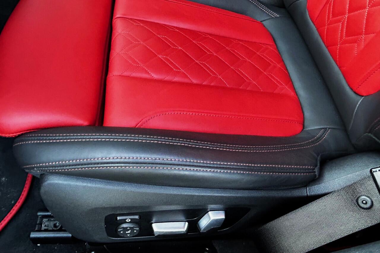 BMW 3-SERIE Touring 330e 293pk M-Sport INDIVIDUAL LEER PANO 19" KEYLESS 20424KM!