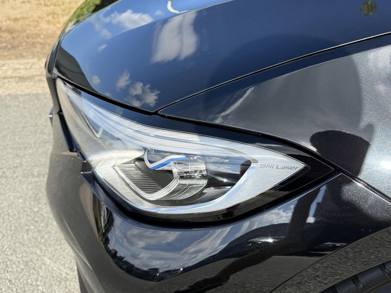 BMW 3-SERIE 330i Touring M-Sport 258PK ACCoPanooTrekhaakoLaser