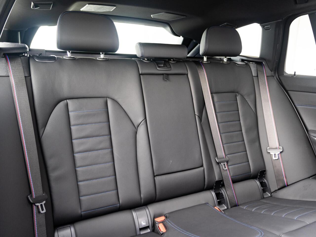 BMW 3-SERIE Touring 330e | M Sportpakket Pro | Innovation Pack | Verwarmd Stuurwiel | Comfort Access | Panoramadak | Stoelverwarming | Harman Kardon | Trekhaak