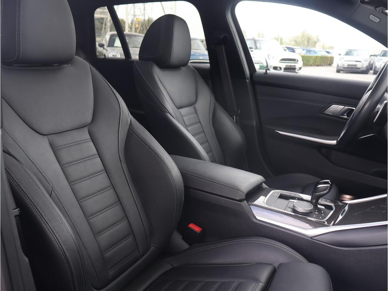 BMW 3-SERIE Touring 320e Business Edition Plus / M-Sportpakket / Trekhaak / Head Up Display / Active Cruise Control / HIFI /