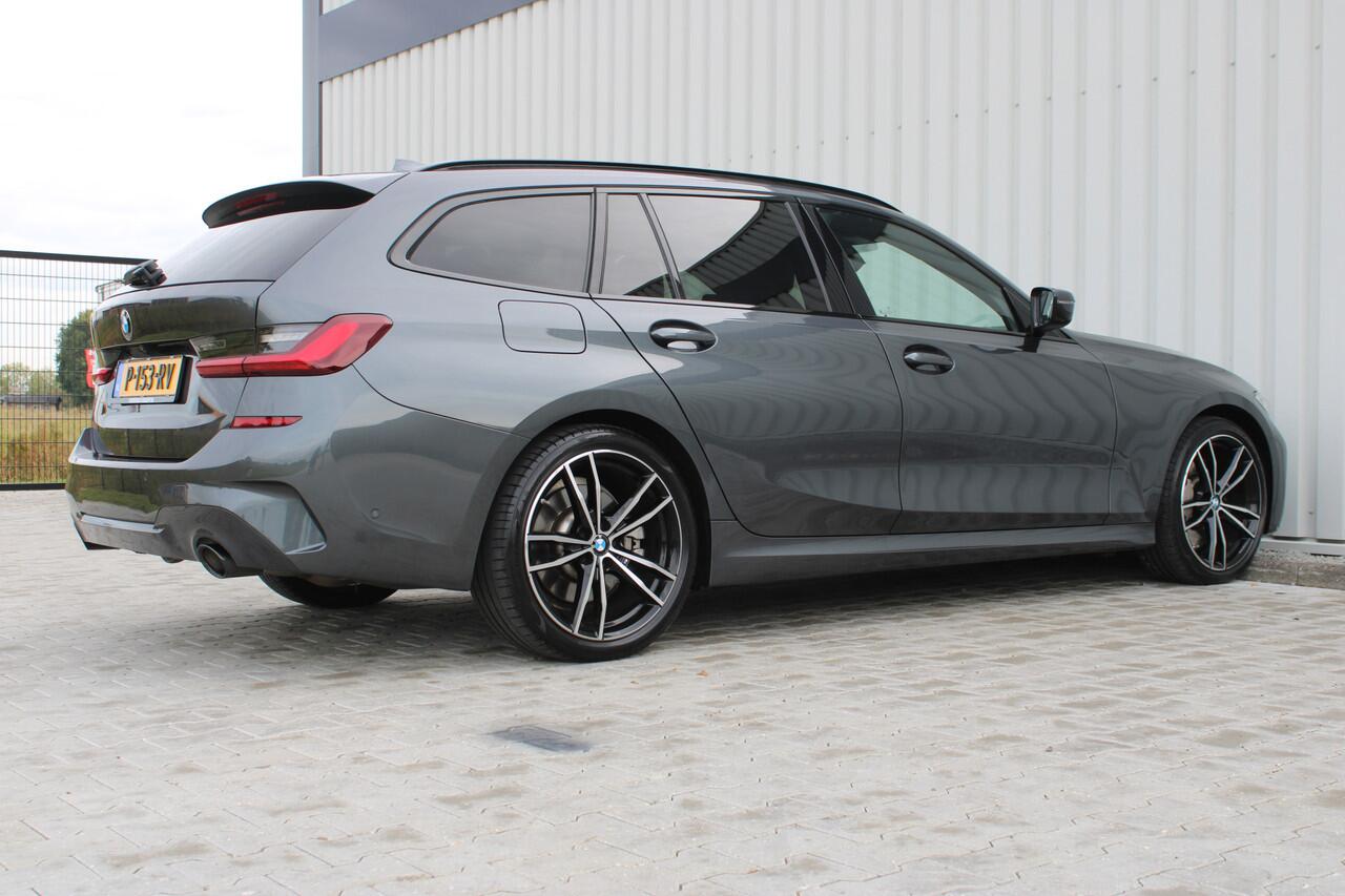 BMW 3-SERIE Touring 330i xDrive M-sport Business Edition Plus | Incl. 12 maanden garantie | Cruise control | Climate control | Apple carplay/Android auto | Schuif/kantel dak | Uitklapbare trekhaak | Stoel/stuurverwarming |
