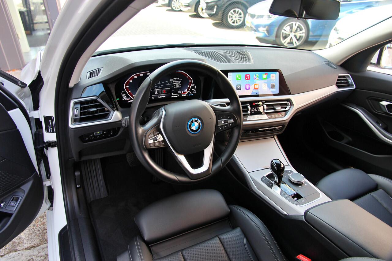 BMW 3-SERIE Touring 330e | ACC | Keyless | Camera