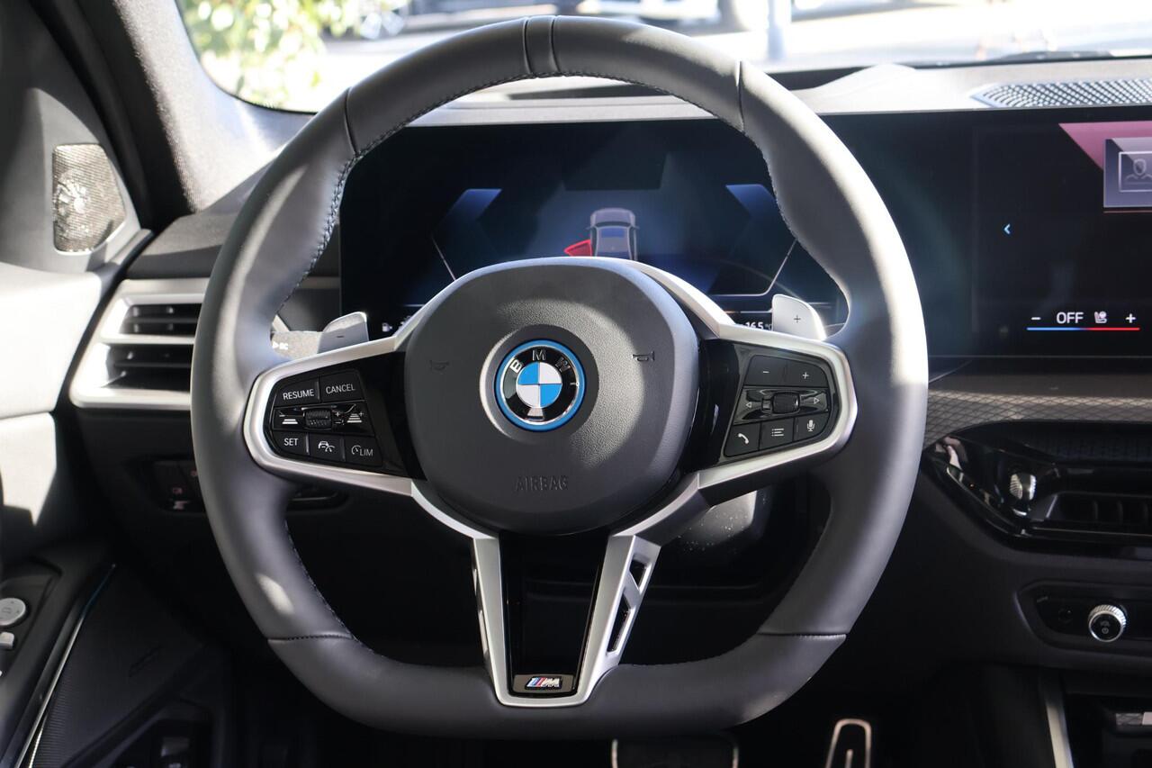 BMW 3-SERIE 330e M Sport Package Pro | Innovation Pack | Comfort Pack