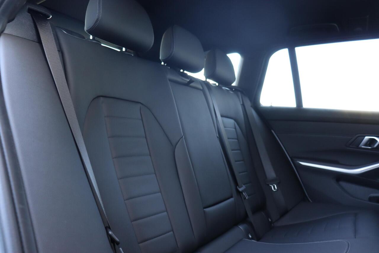 BMW 3-SERIE Touring 320d xDrive M-Sportpakket/ Elektrische trekhaak/ Comfort Acces/ Innovation Pack