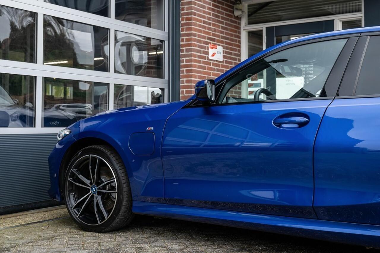 BMW 3-SERIE 330e xDrive M Sport | Shadow | Harman/Kardon | Keyless | Memory | Camera | Elek. trekhaak | ACC | 19' inch |