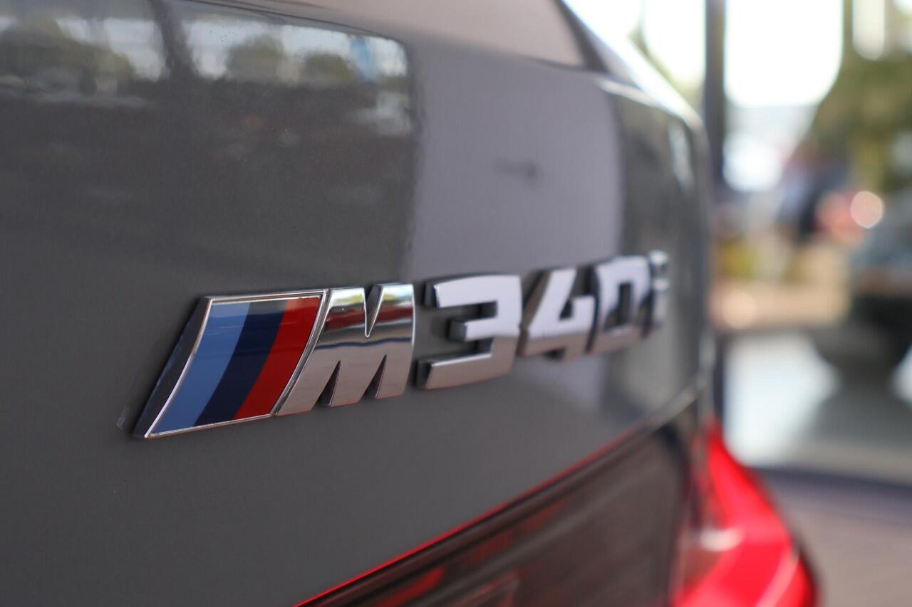 BMW 3-SERIE Touring M340i xDrive M Sportpakket Pro | Innovation Pack | Driving Assistant Professional