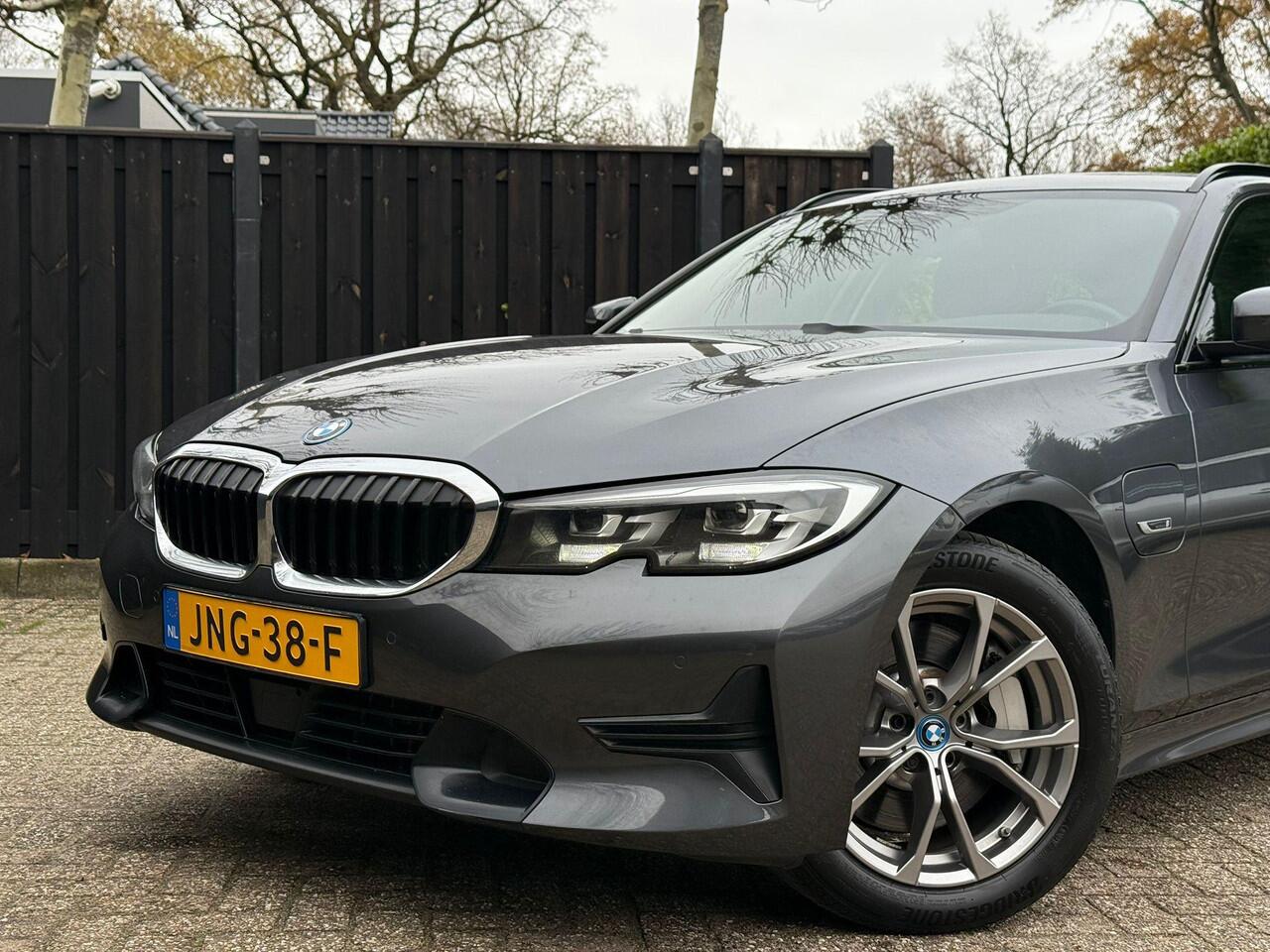 BMW 3-SERIE Touring 330e