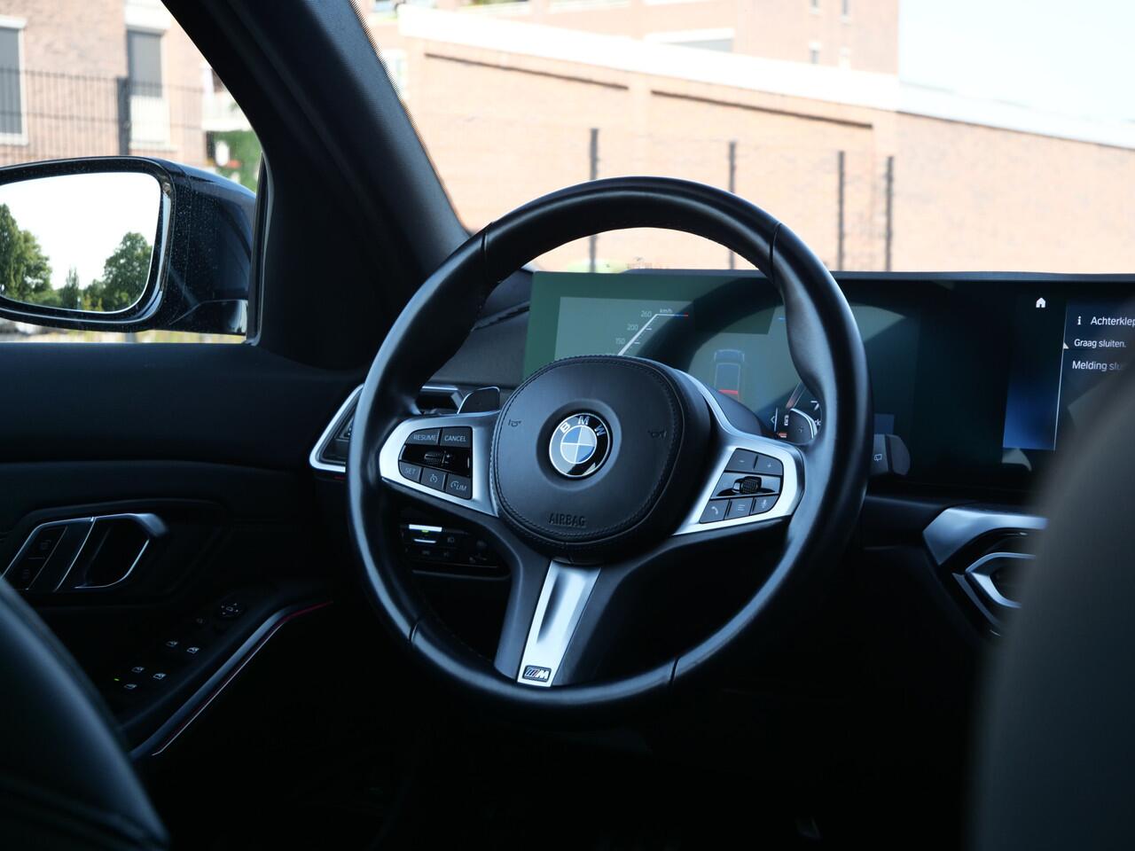 BMW 3-SERIE Touring 318i M-Sport 157 Pk Automaat Navigatie / DAB / Apple Carplay / Leer / M-pakket