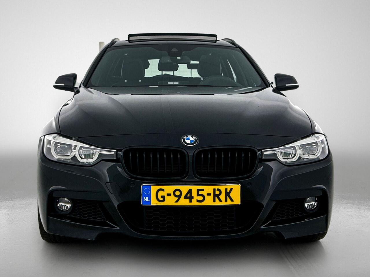 BMW 3-SERIE Touring 318i M Sport Automaat Corporate / Panoramadak / Leder-sport / Camera / Navigatie / M-Sport plus - Parking - Media Pack / Apk nieuw
