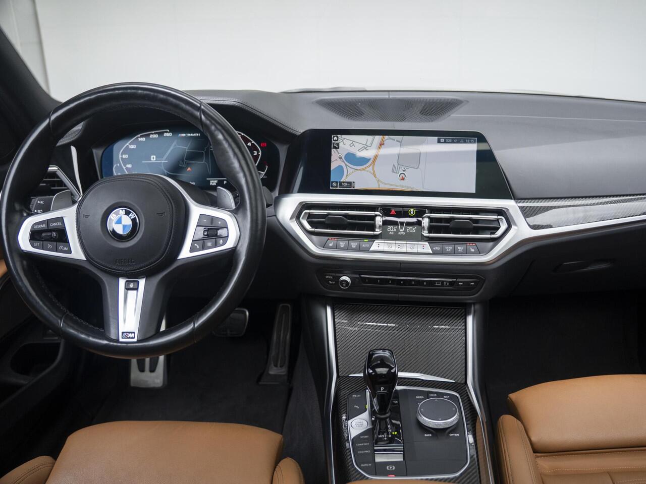 BMW 3-SERIE Touring M340i xDrive | Innovationspakket | Parking Assistant | Verwarmd Stuurwiel | Comfort Access | Achteruitrijcamera | Harman Kardon | Panoramadak | Head-Up Display | 19'' | Trekhaak