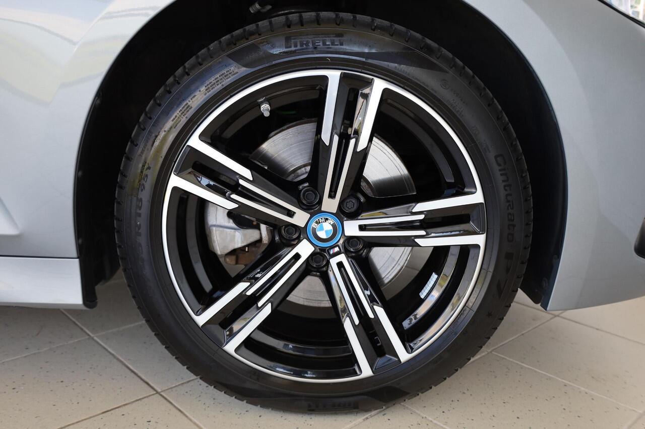 BMW 3-SERIE Sedan 330e | M Sportpakket