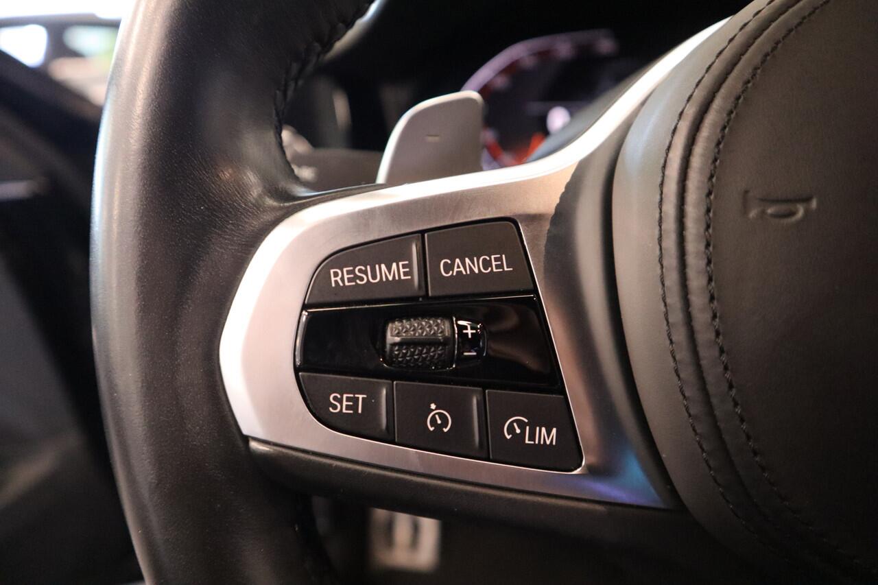 BMW 3-SERIE Touring 320i High Executive Edition Navigatie Full-led CruiseControl Stoelverwarming Sfeerverlichting 24 maanden garantie mogelijk (*vraag naar de voorwaarden)