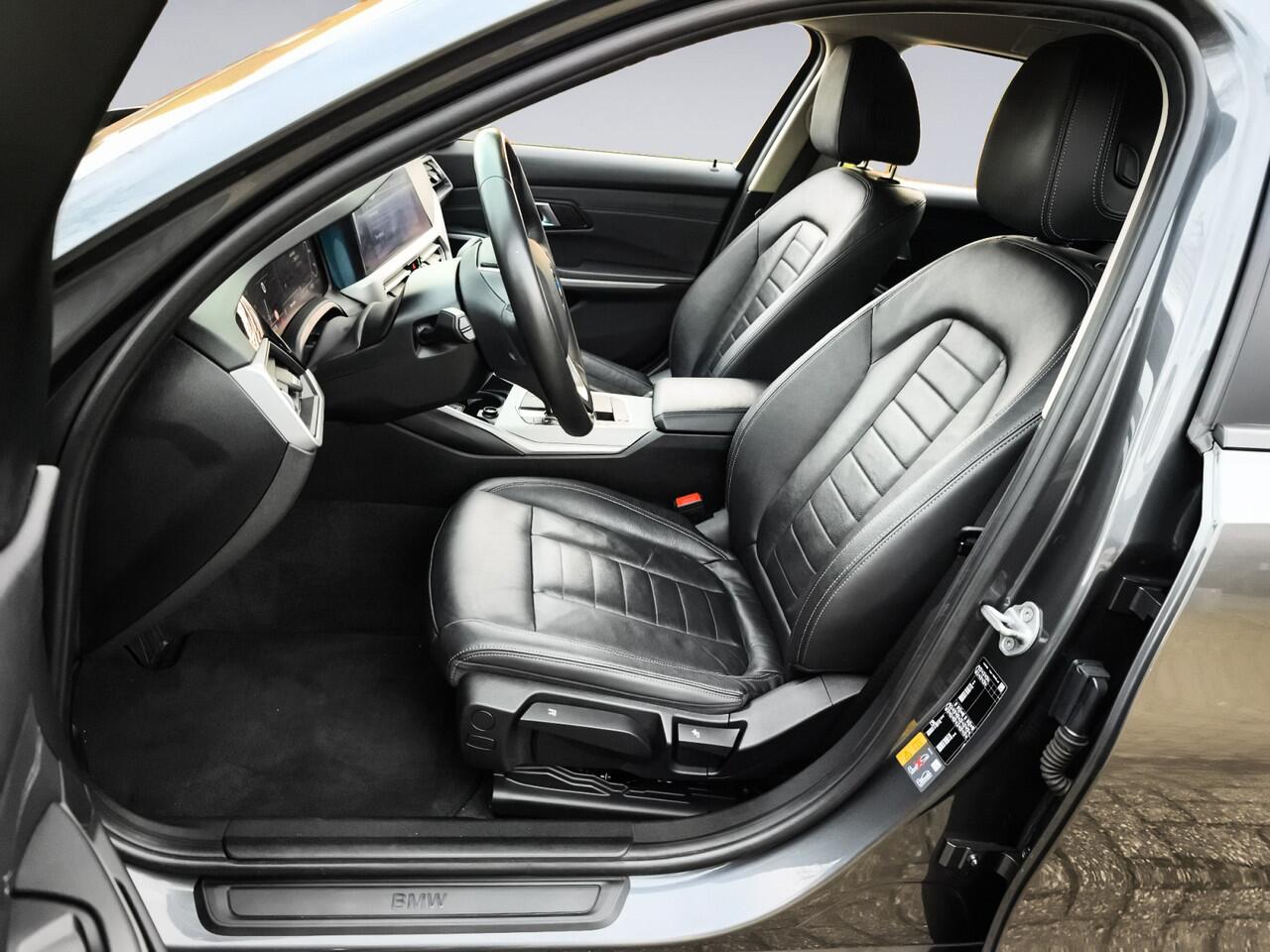 BMW 3-SERIE Touring 330e 1e-Eig. & Dealer-Onderh. BOVAG-Garantie. NL-Auto.