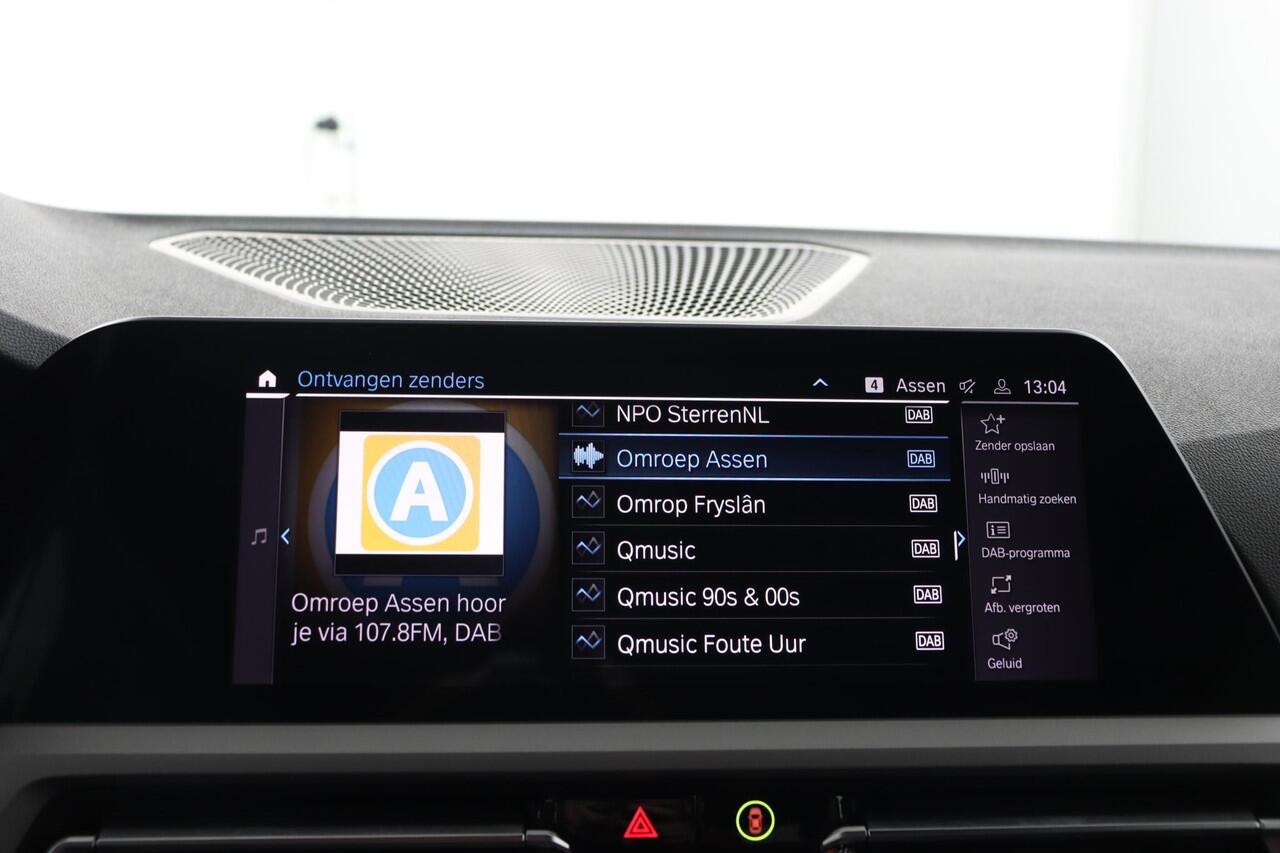 BMW 3-SERIE 320e Business Edition Plus | M Sportstuur | M Shadow Line | M Hemelbekleding Anthrazit | Stoelverwarming | Camera | HiFi Systeem | Leder